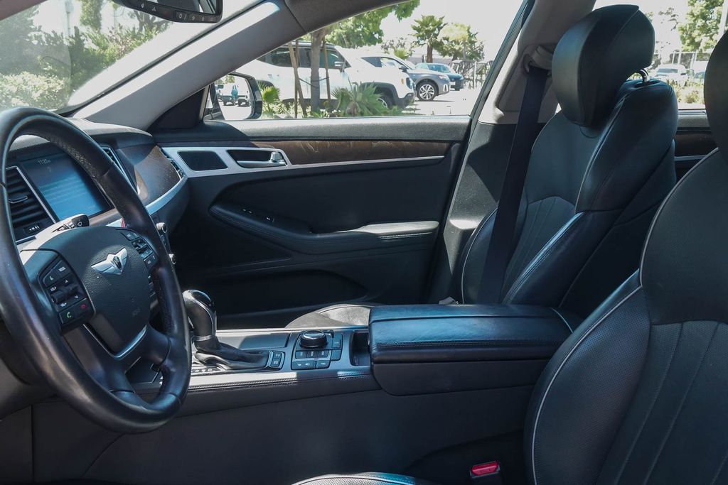 Thumbnail: 2015 Hyundai Genesis - 11