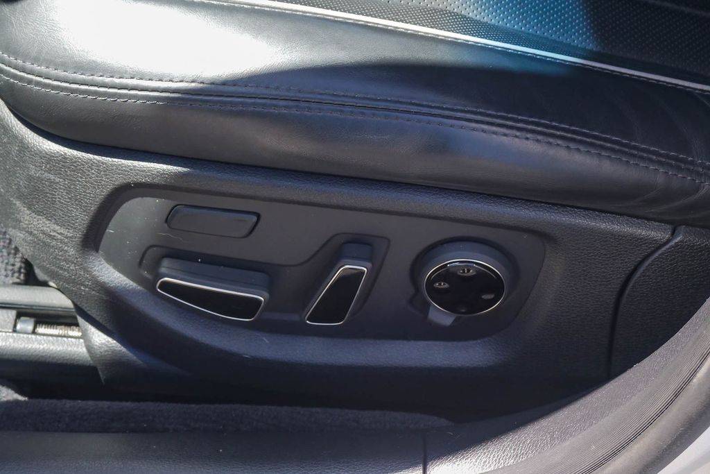 Thumbnail: 2015 Hyundai Genesis - 24