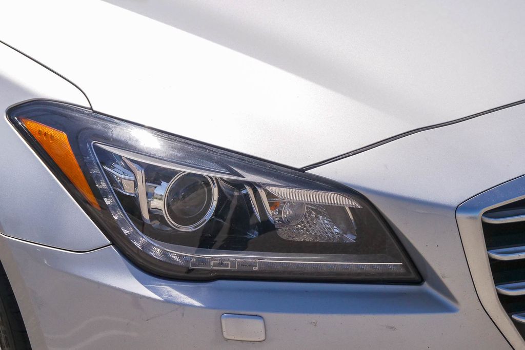 Thumbnail: 2015 Hyundai Genesis - 19