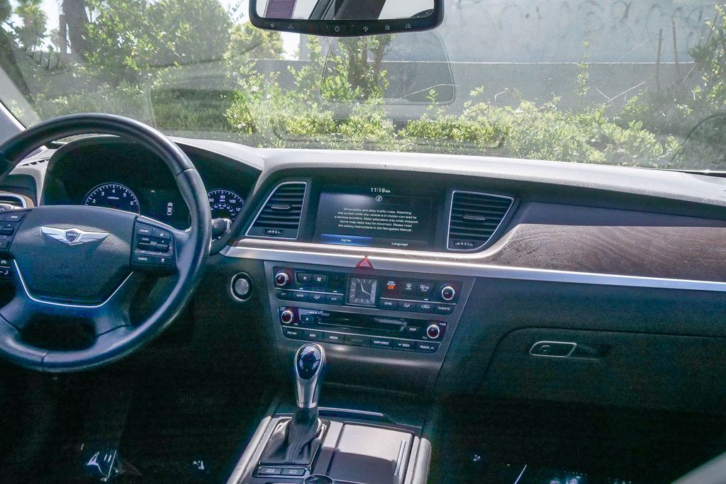 Thumbnail: 2015 Hyundai Genesis - 9