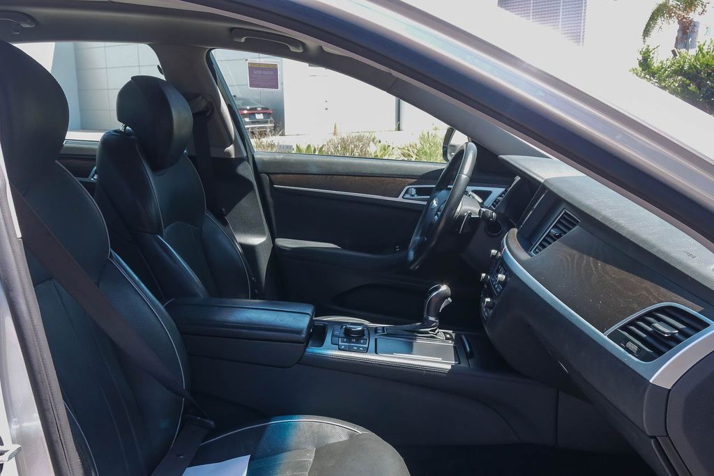 Thumbnail: 2015 Hyundai Genesis - 10