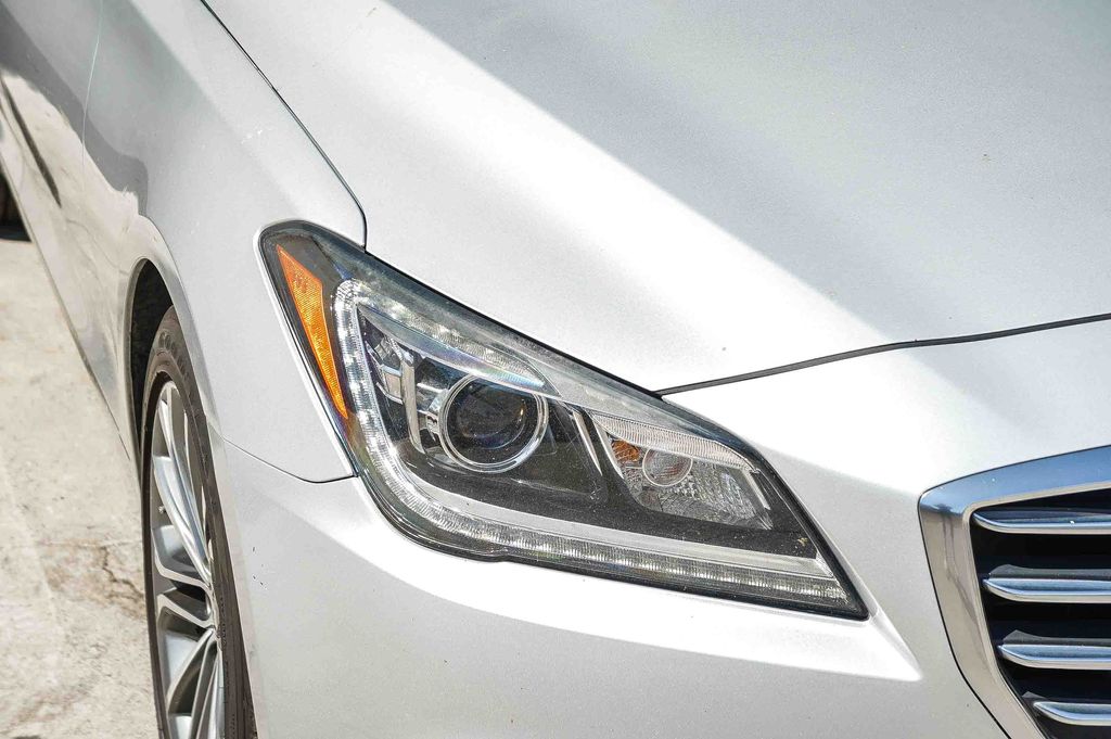 Thumbnail: 2017 Genesis G80 - 7
