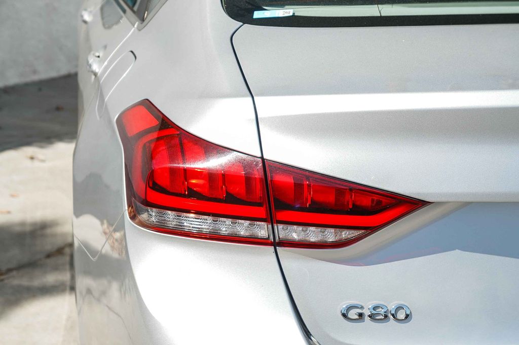 Thumbnail: 2017 Genesis G80 - 10