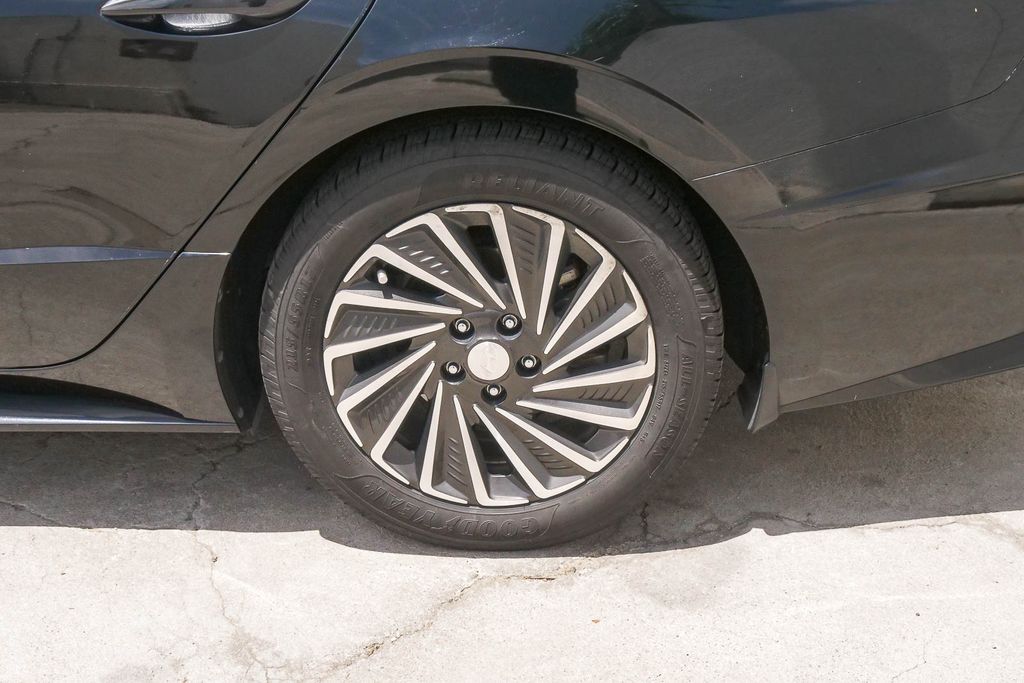 Thumbnail: 2020 Hyundai Sonata - 10