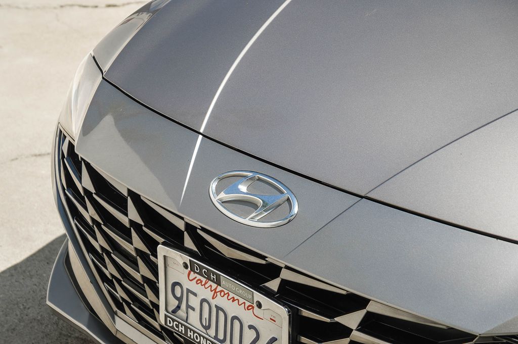 Thumbnail: 2023 Hyundai Elantra - 5