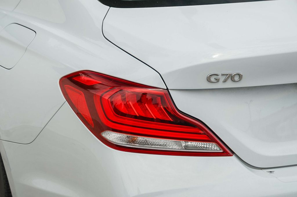 Thumbnail: 2020 Genesis G70 - 10