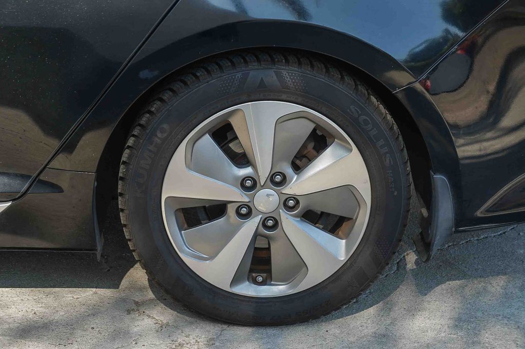 Thumbnail: 2015 Kia Optima - 11