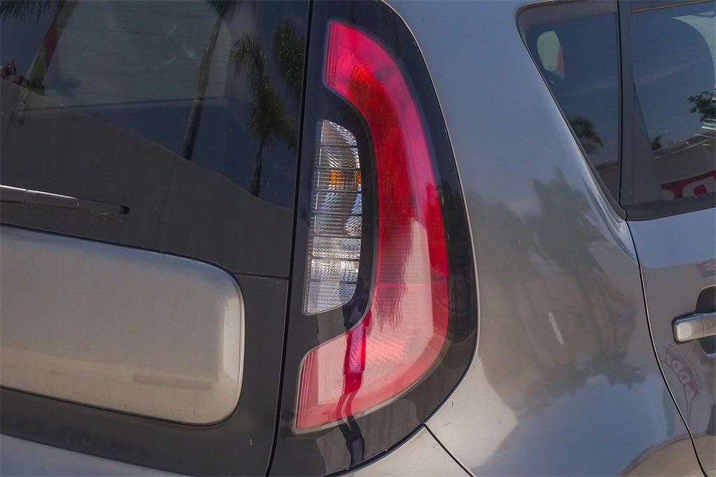 2016 Kia Soul Base 11