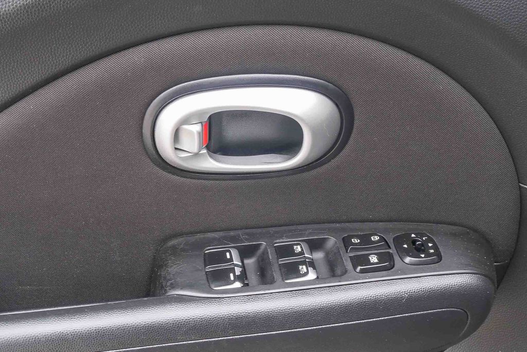 Thumbnail: 2019 Kia Soul - 18