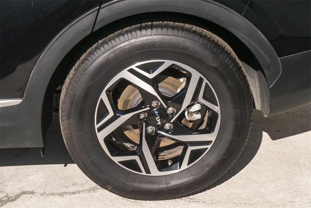 2023 Kia Sportage LX 18