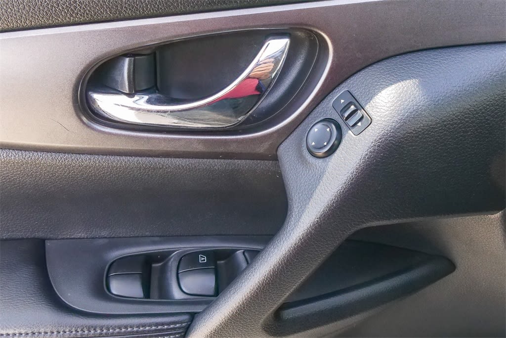 Thumbnail: 2016 Nissan Rogue - 22