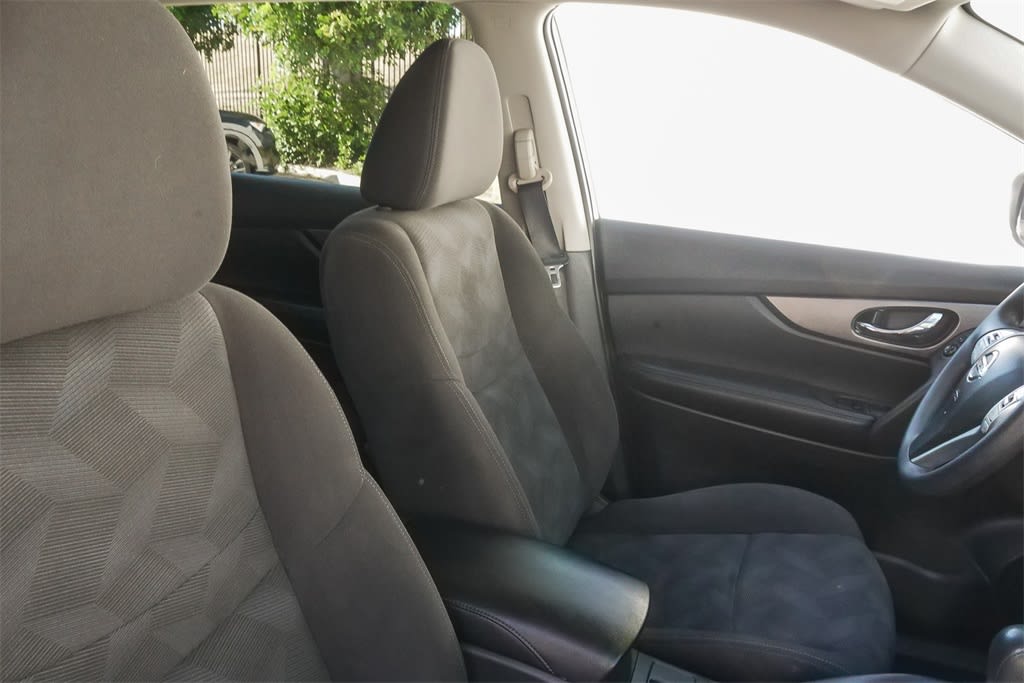 Thumbnail: 2016 Nissan Rogue - 9