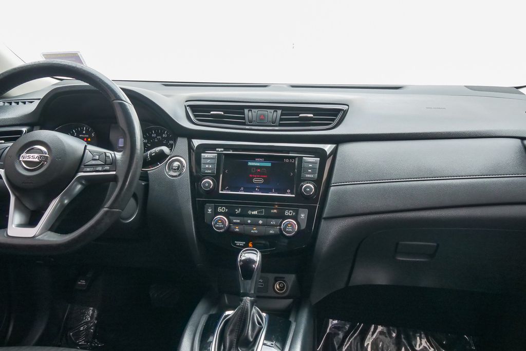Thumbnail: 2018 Nissan Rogue - 8