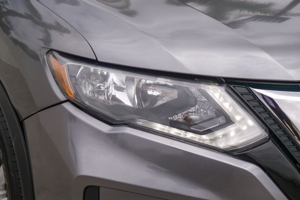 Thumbnail: 2018 Nissan Rogue - 18