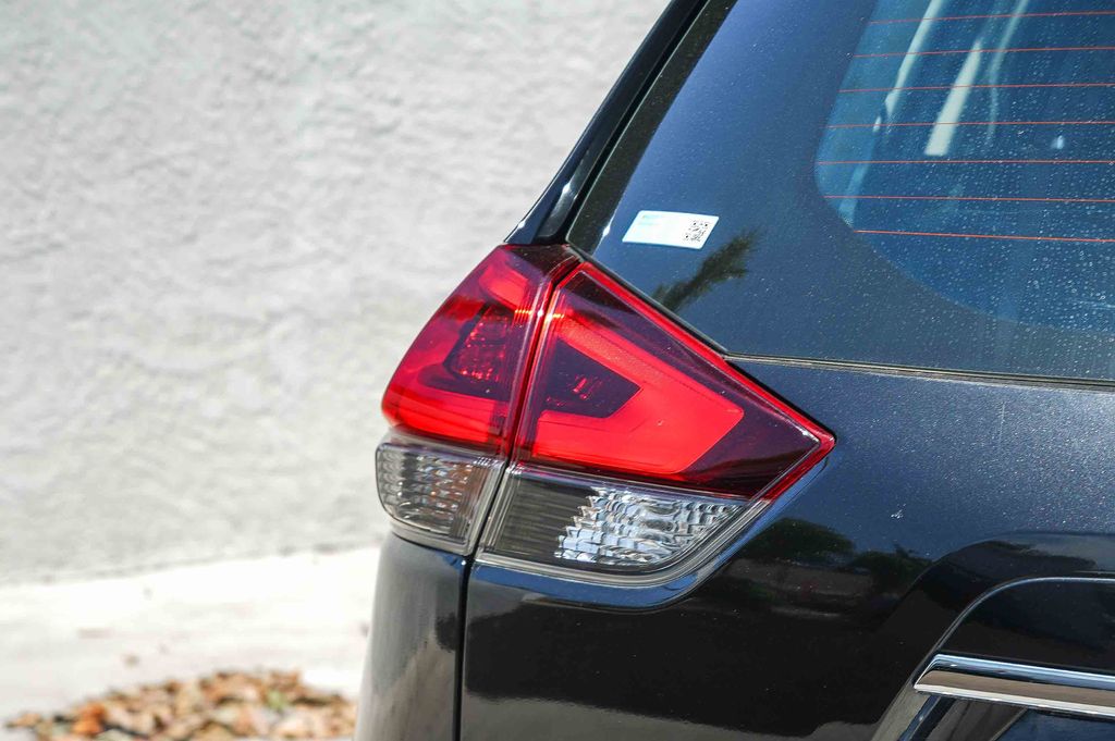 Thumbnail: 2018 Nissan Rogue - 20