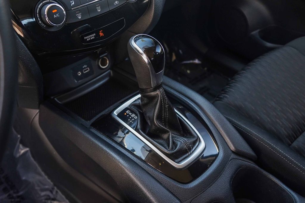 Thumbnail: 2018 Nissan Rogue - 14