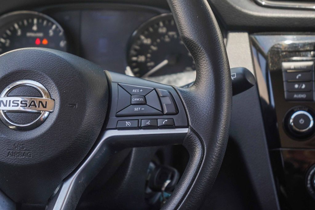 Thumbnail: 2018 Nissan Rogue - 25