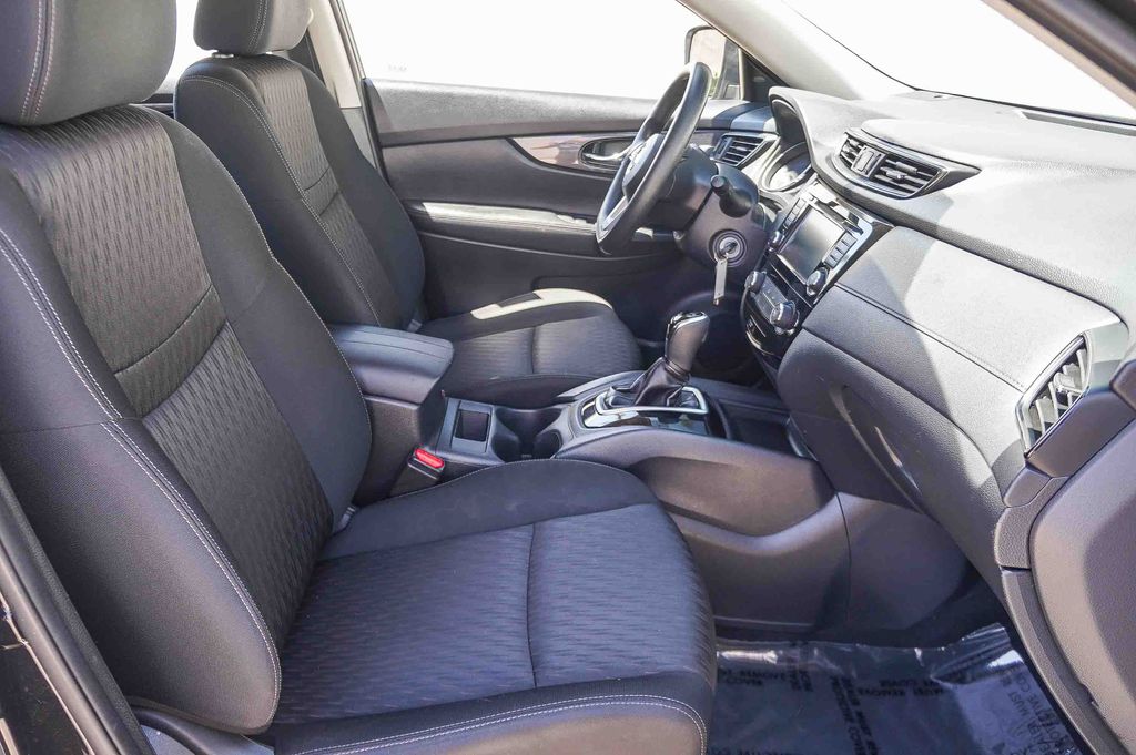 Thumbnail: 2018 Nissan Rogue - 10