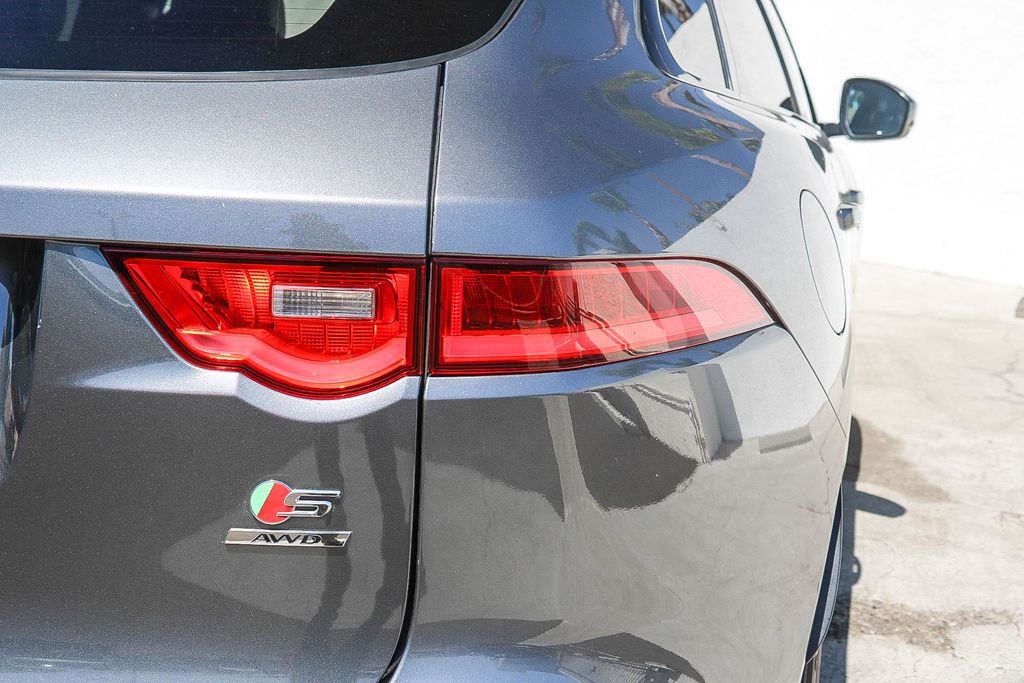 Thumbnail: 2019 Jaguar F-Pace - 9
