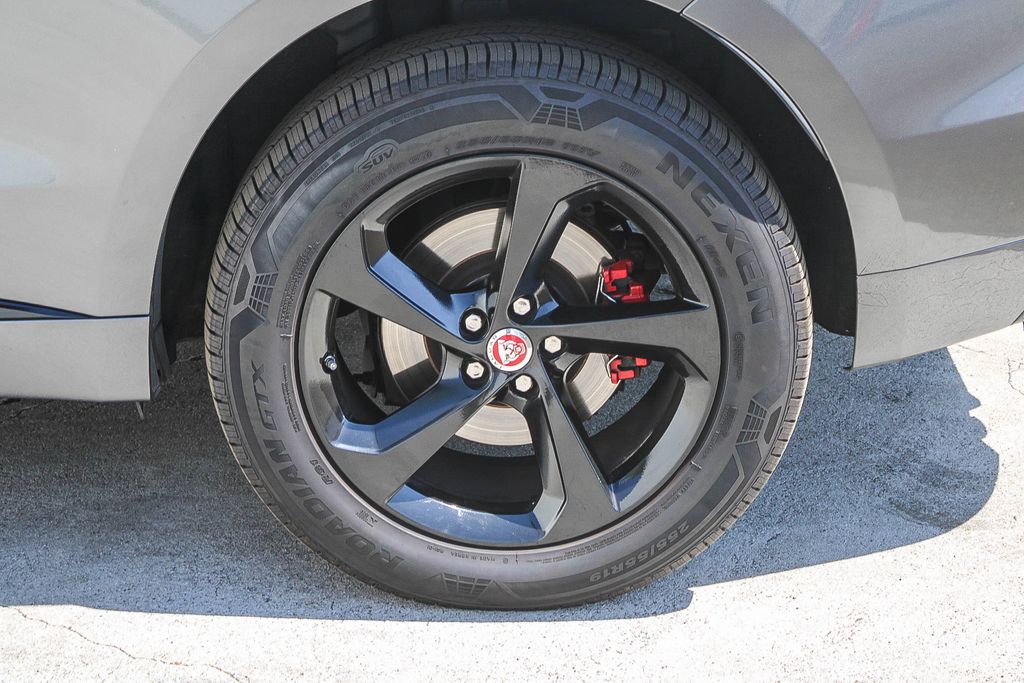 Thumbnail: 2019 Jaguar F-Pace - 5