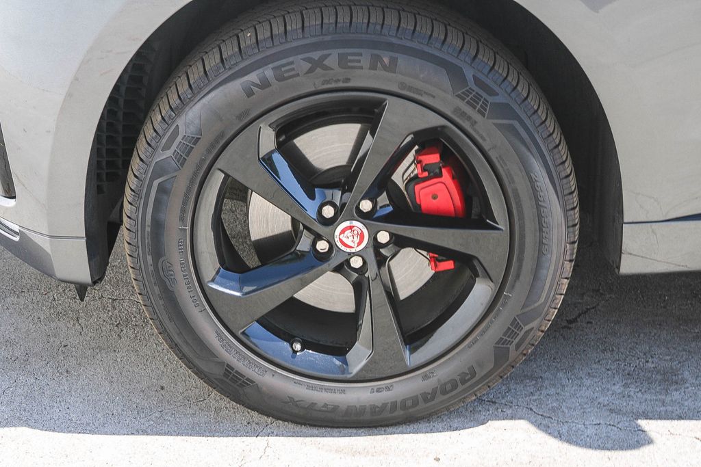 Thumbnail: 2019 Jaguar F-Pace - 10
