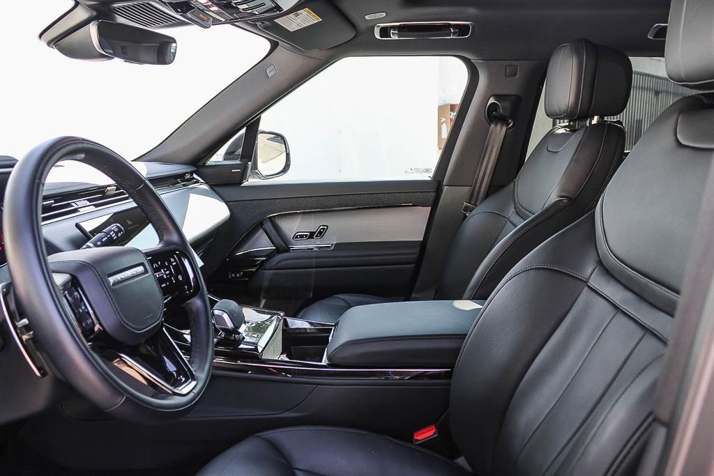 Thumbnail: 2025 Land Rover Range Rover Sport - 10