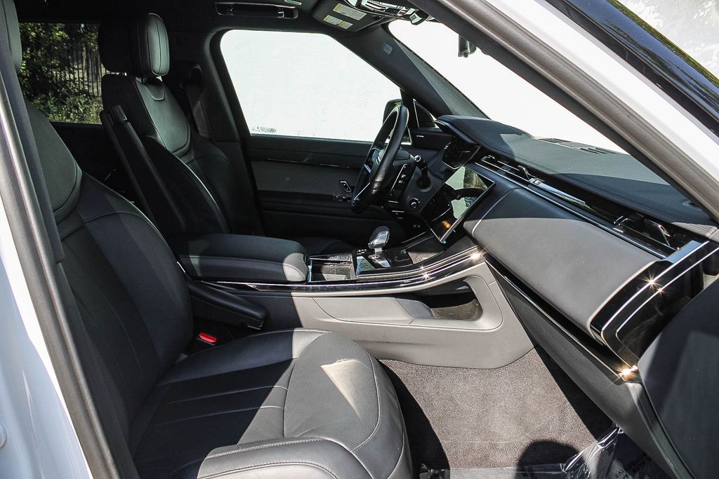 Thumbnail: 2025 Land Rover Range Rover Sport - 9