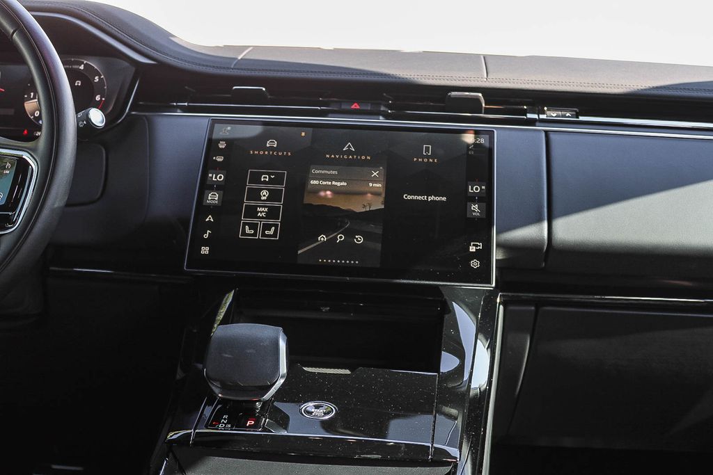 Thumbnail: 2025 Land Rover Range Rover Sport - 8