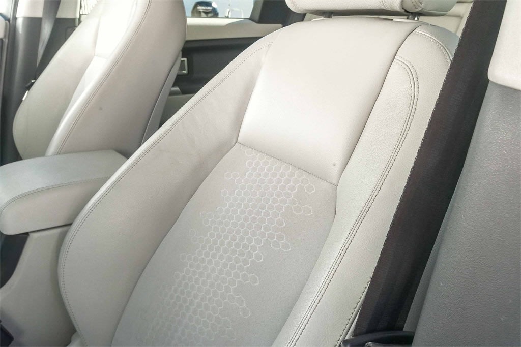 Thumbnail: 2017 Land Rover Discovery Sport - 24