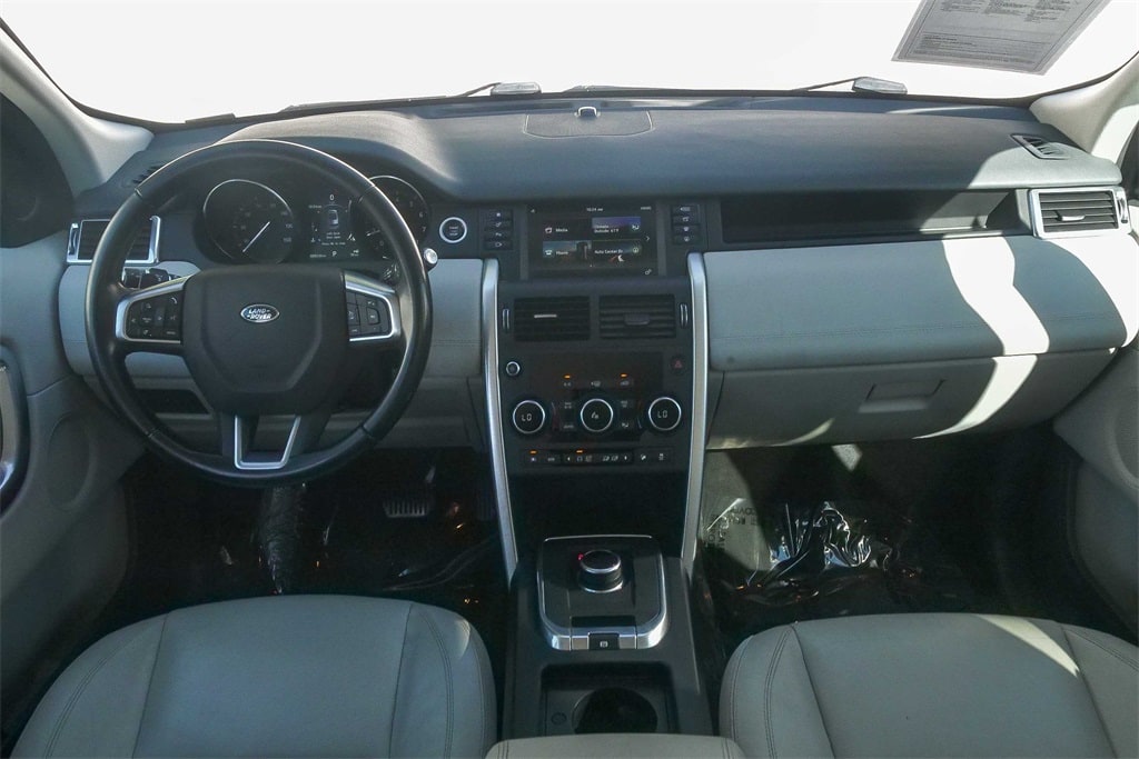 Thumbnail: 2017 Land Rover Discovery Sport - 2