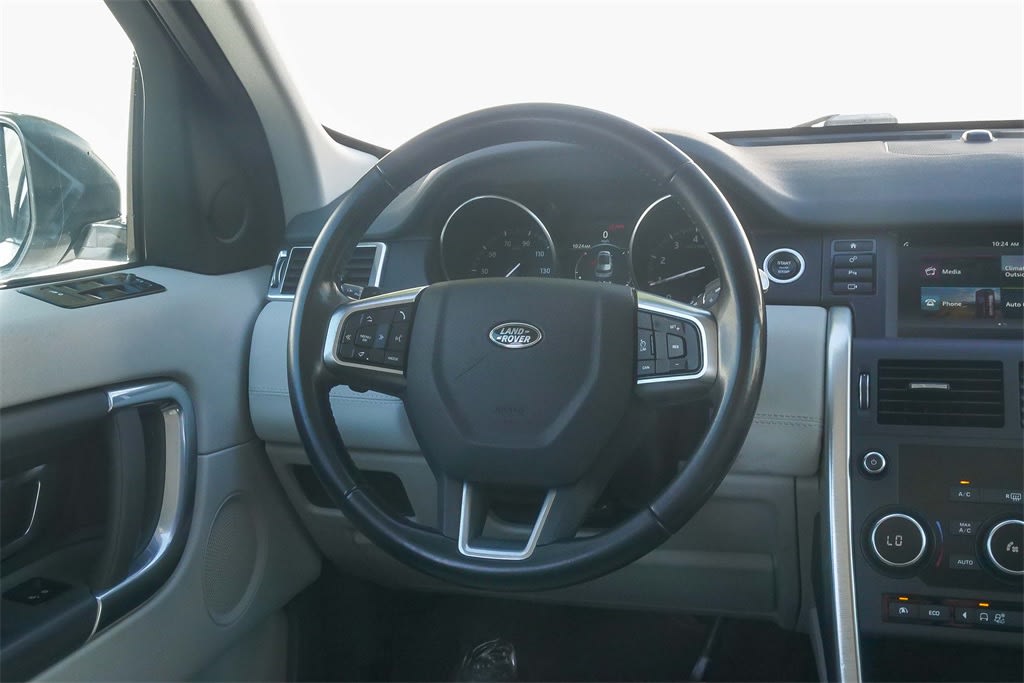 Thumbnail: 2017 Land Rover Discovery Sport - 12