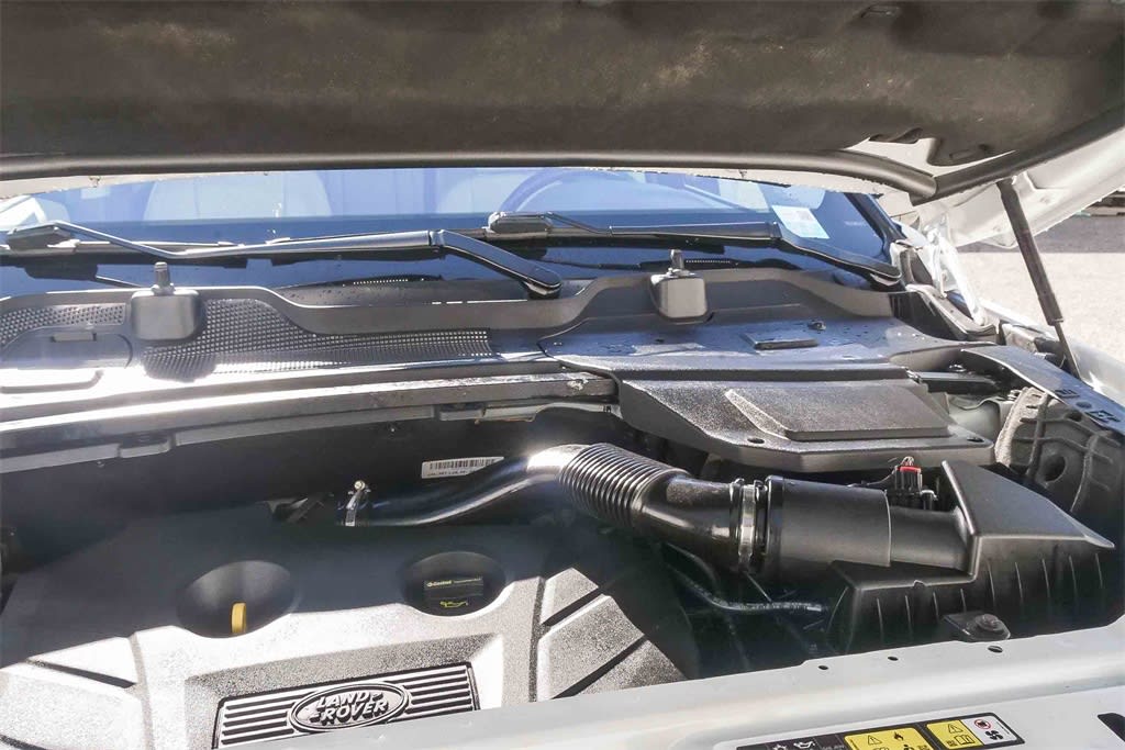 Thumbnail: 2017 Land Rover Discovery Sport - 7