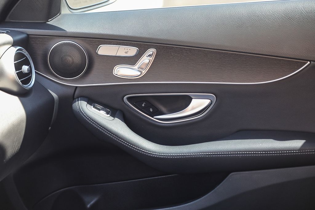 Thumbnail: 2020 Mercedes-Benz C-Class - 16