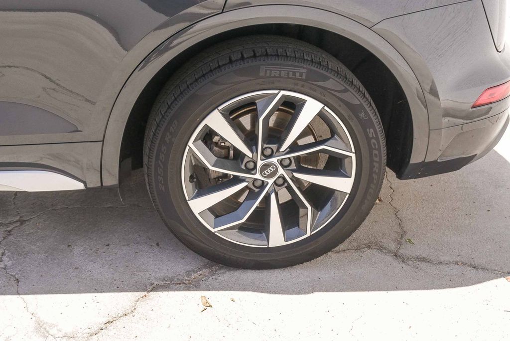 Thumbnail: 2021 Audi Q5 - 18