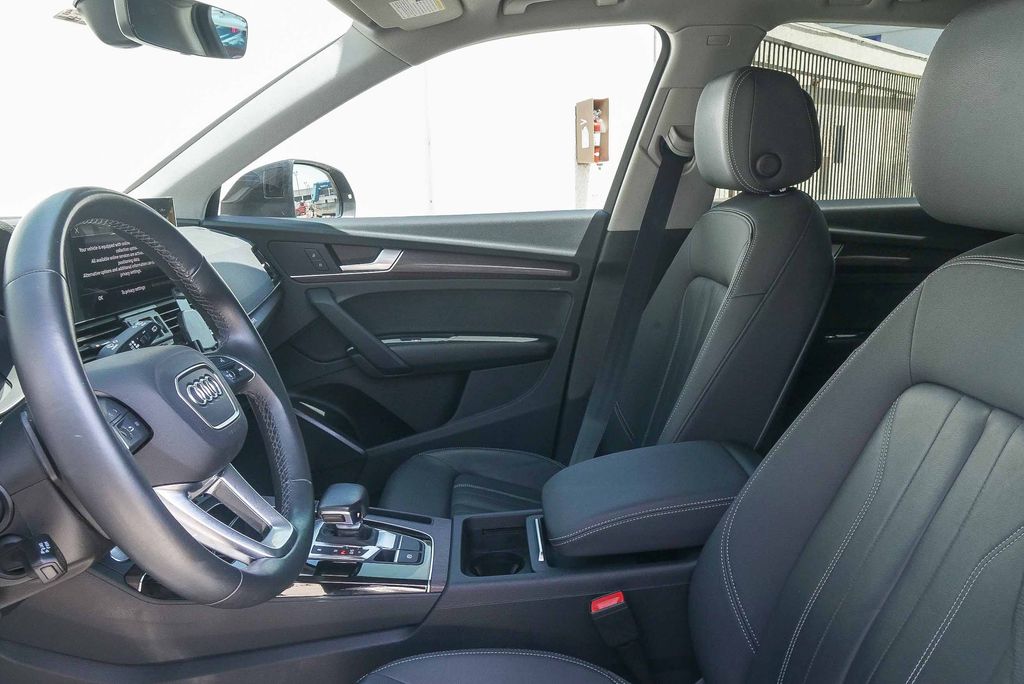 Thumbnail: 2021 Audi Q5 - 10