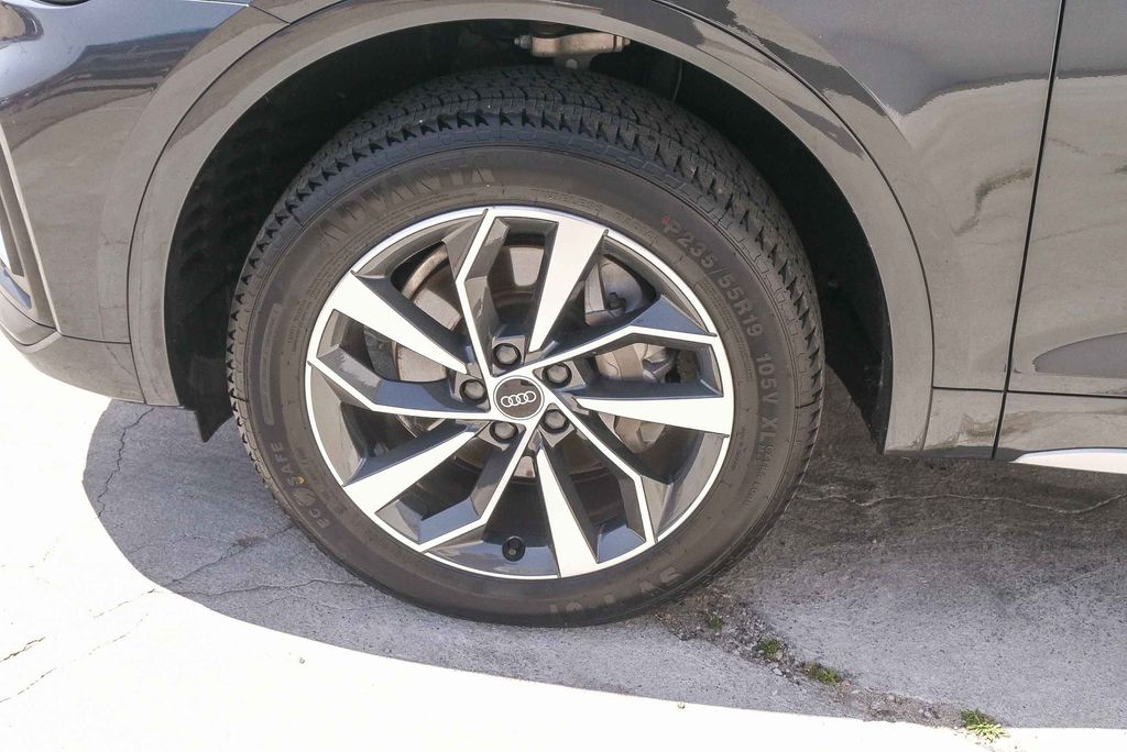 Thumbnail: 2021 Audi Q5 - 6