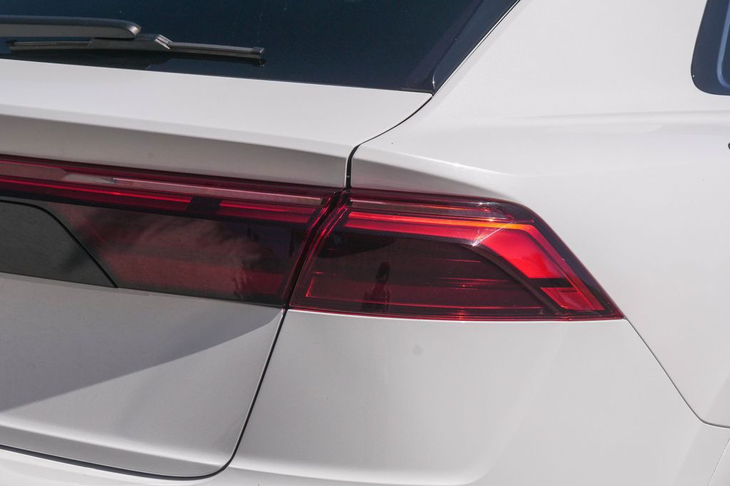 Thumbnail: 2023 Audi Q8 - 11