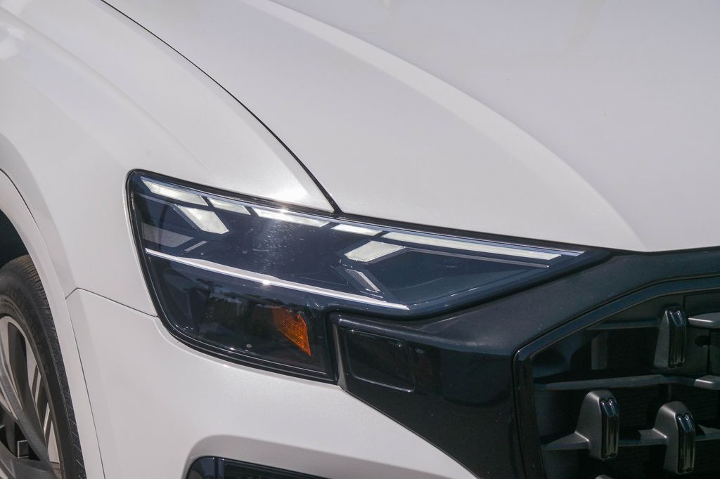 Thumbnail: 2023 Audi Q8 - 8