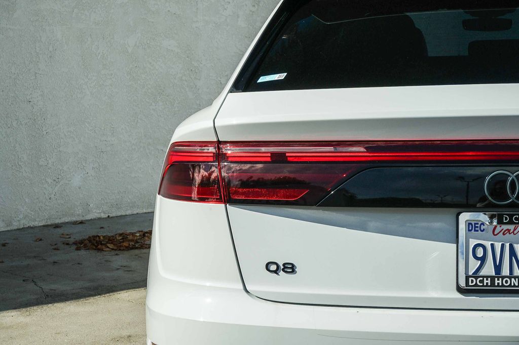 Thumbnail: 2023 Audi Q8 - 18
