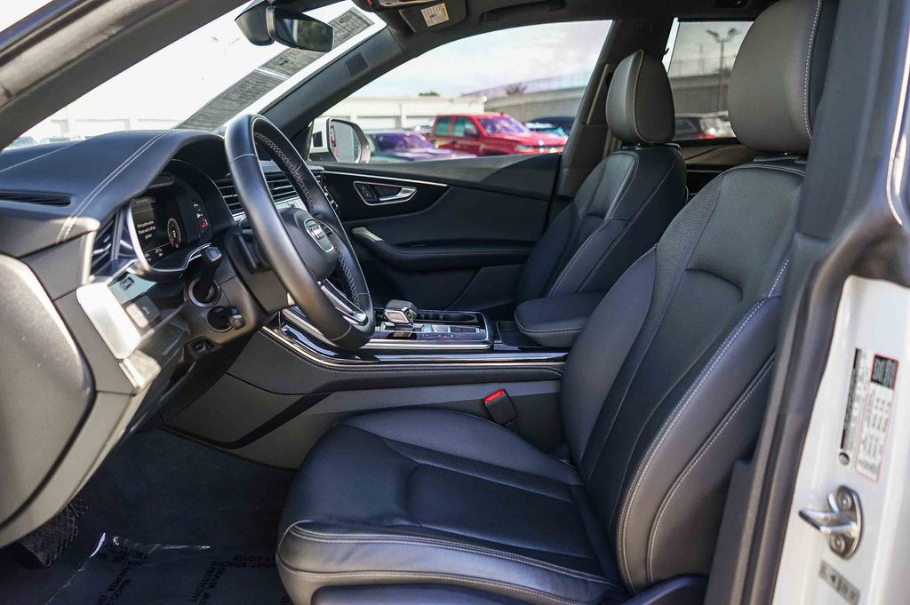 Thumbnail: 2023 Audi Q8 - 10