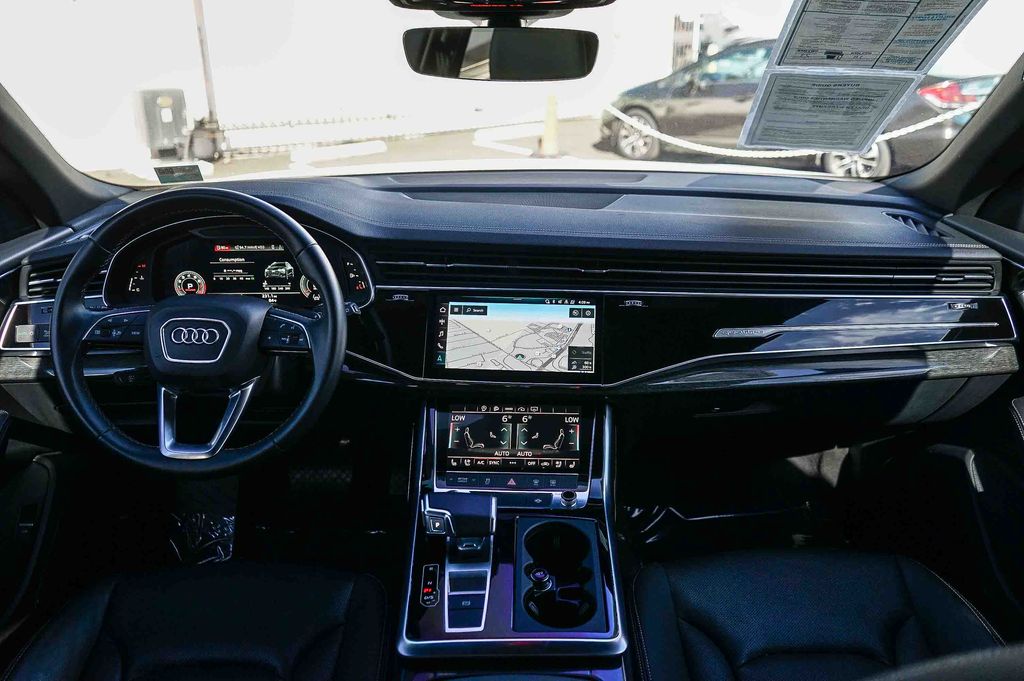 Thumbnail: 2023 Audi Q8 - 2