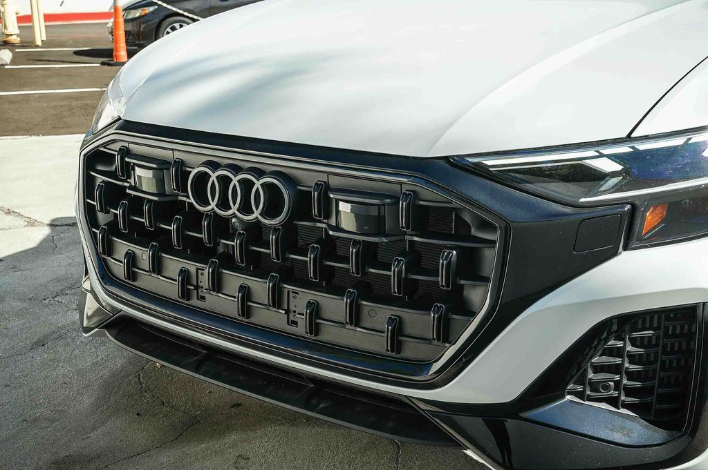 Thumbnail: 2023 Audi Q8 - 21