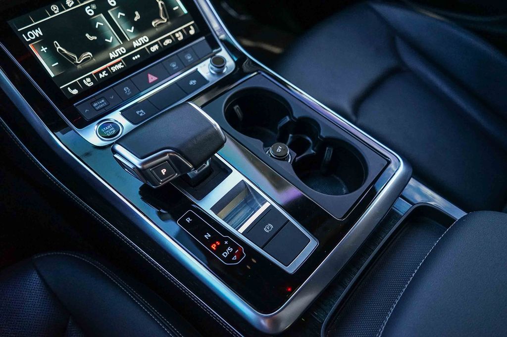 Thumbnail: 2023 Audi Q8 - 27