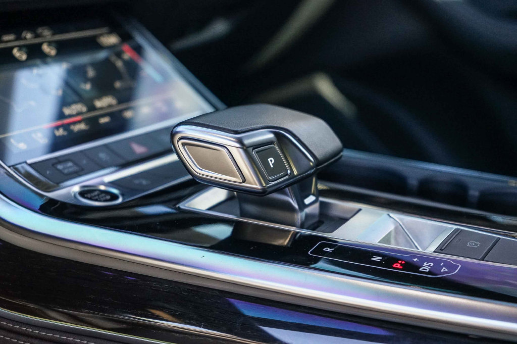 Thumbnail: 2023 Audi Q8 - 24