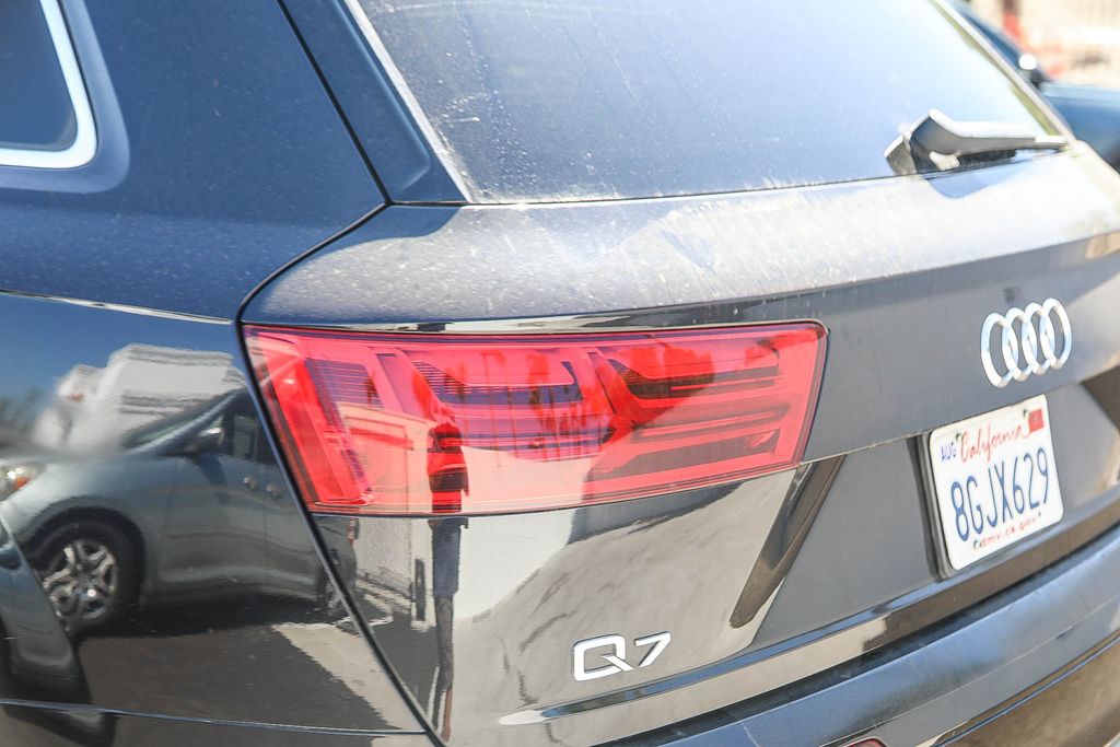Thumbnail: 2017 Audi Q7 - 11
