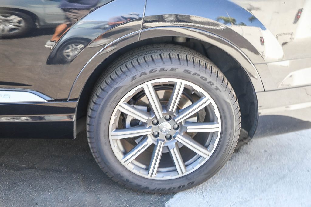 Thumbnail: 2017 Audi Q7 - 10