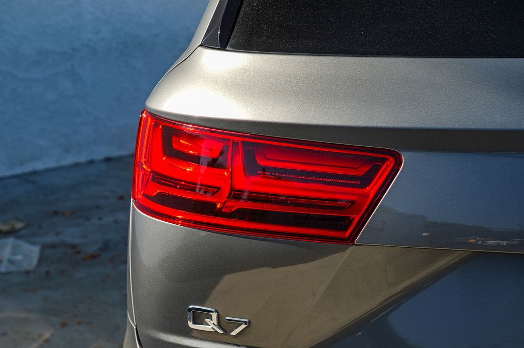 Thumbnail: 2017 Audi Q7 - 8