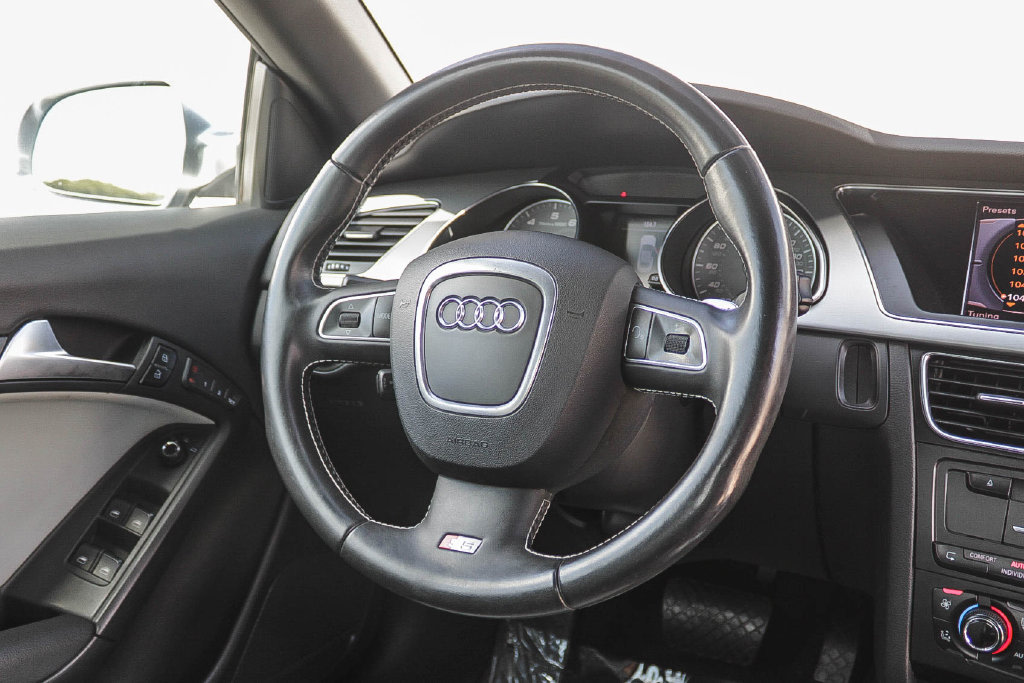 Thumbnail: 2012 Audi S5 - 9