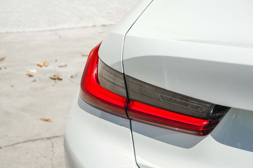 Thumbnail: 2019 BMW 3 Series - 10