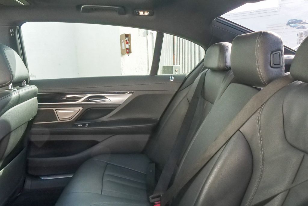 Thumbnail: 2018 BMW 7 Series - 9